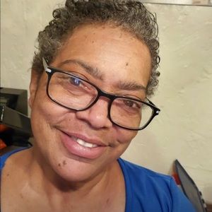 Meet your Posher, Lenora